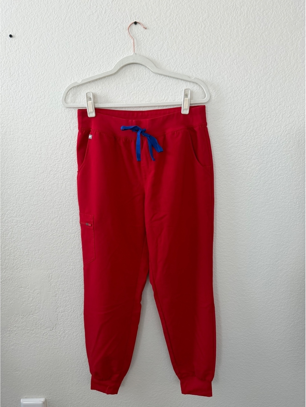 FIGS scrubs red Zamora jogger bottoms Size M